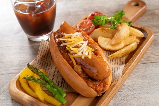 簡単チリビーンズでホットドッグ